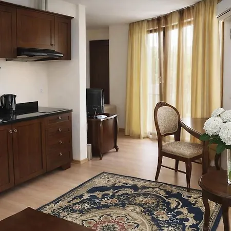 Luxury In Sunny With Pool, 5 Mins Walk To Apartment