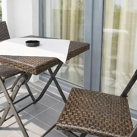 Luxury In Sunny With Pool, 5 Mins Walk To Appartement *